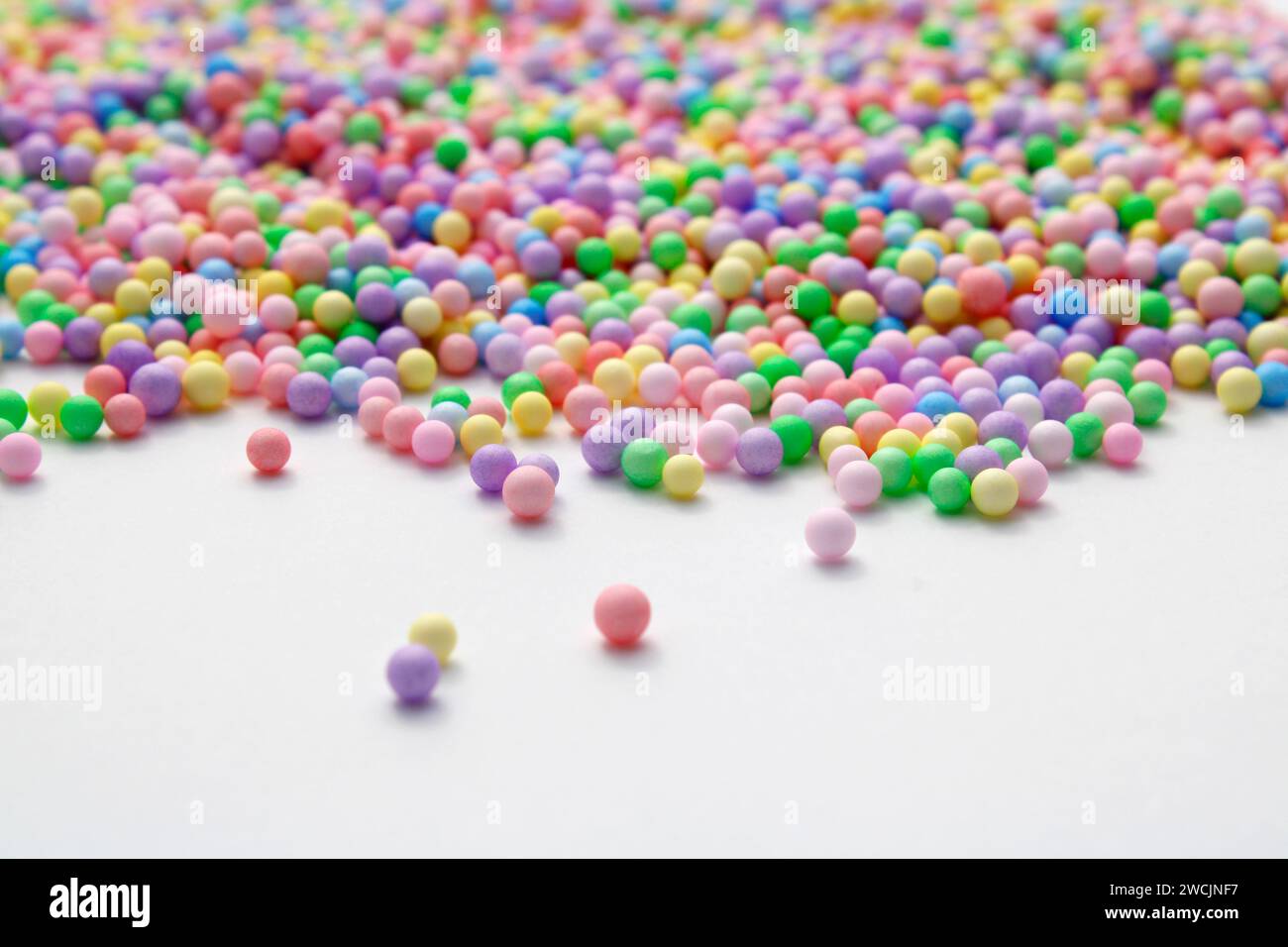 Hintergrund mit Kugeln in vielen Farben in Pastelltönen Stockfoto