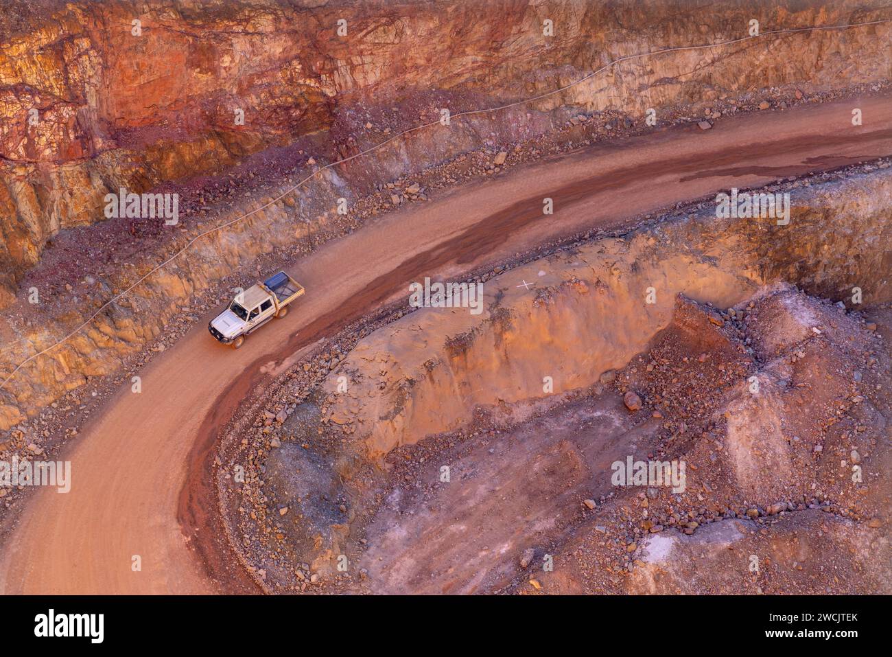 Blick auf die Cobar Mine von der Aussichtsplattform am Fort Bourke Hill Aussichtspunkt. Gold- und Mineralbergbau in Central West NSW Australien. Stockfoto