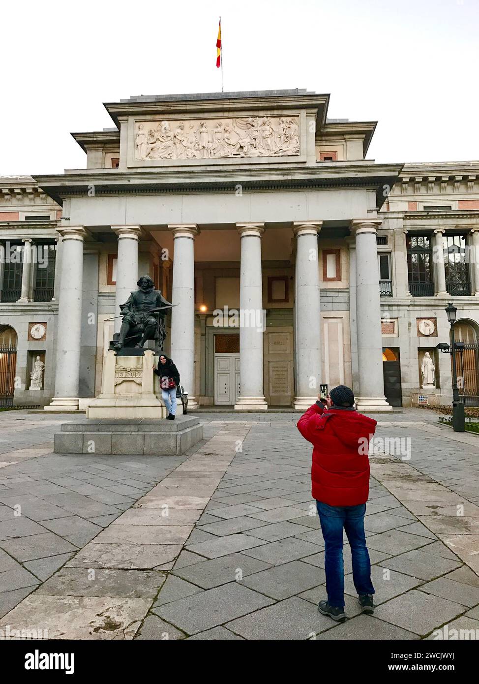 Leute, die Fotos im Prado Museum machen. Madrid, Spanien. Stockfoto