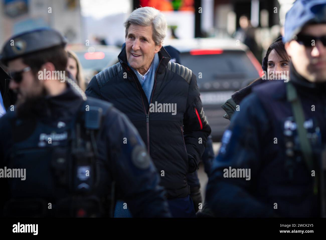 Davos, Schweiz . Januar 2024. Der US-Sondergesandte für den Klimawandel, John Kerry, geht die 