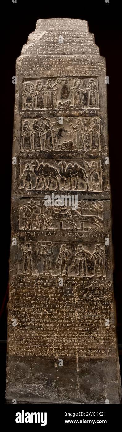 Nachbildung des Schwarzen Obelisken von Shalmaneser III., Irak-Museum, Bagdad, Irak Stockfoto
