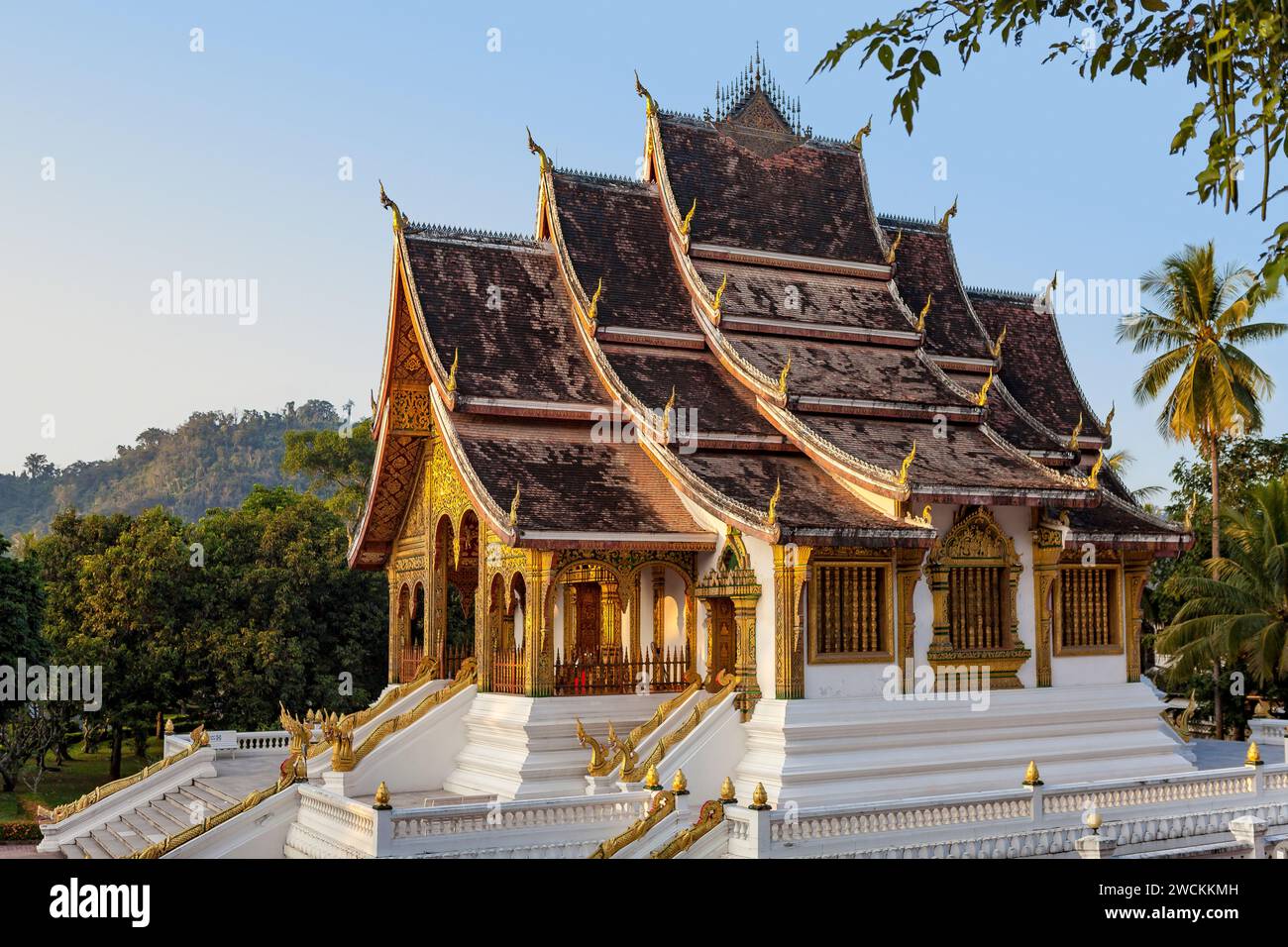 Der königliche Palasttempel (Haw Pha Bang), erbaut, um die heiligste Statue des Buddha in Luang Prabang, Laos, zu beherbergen Stockfoto