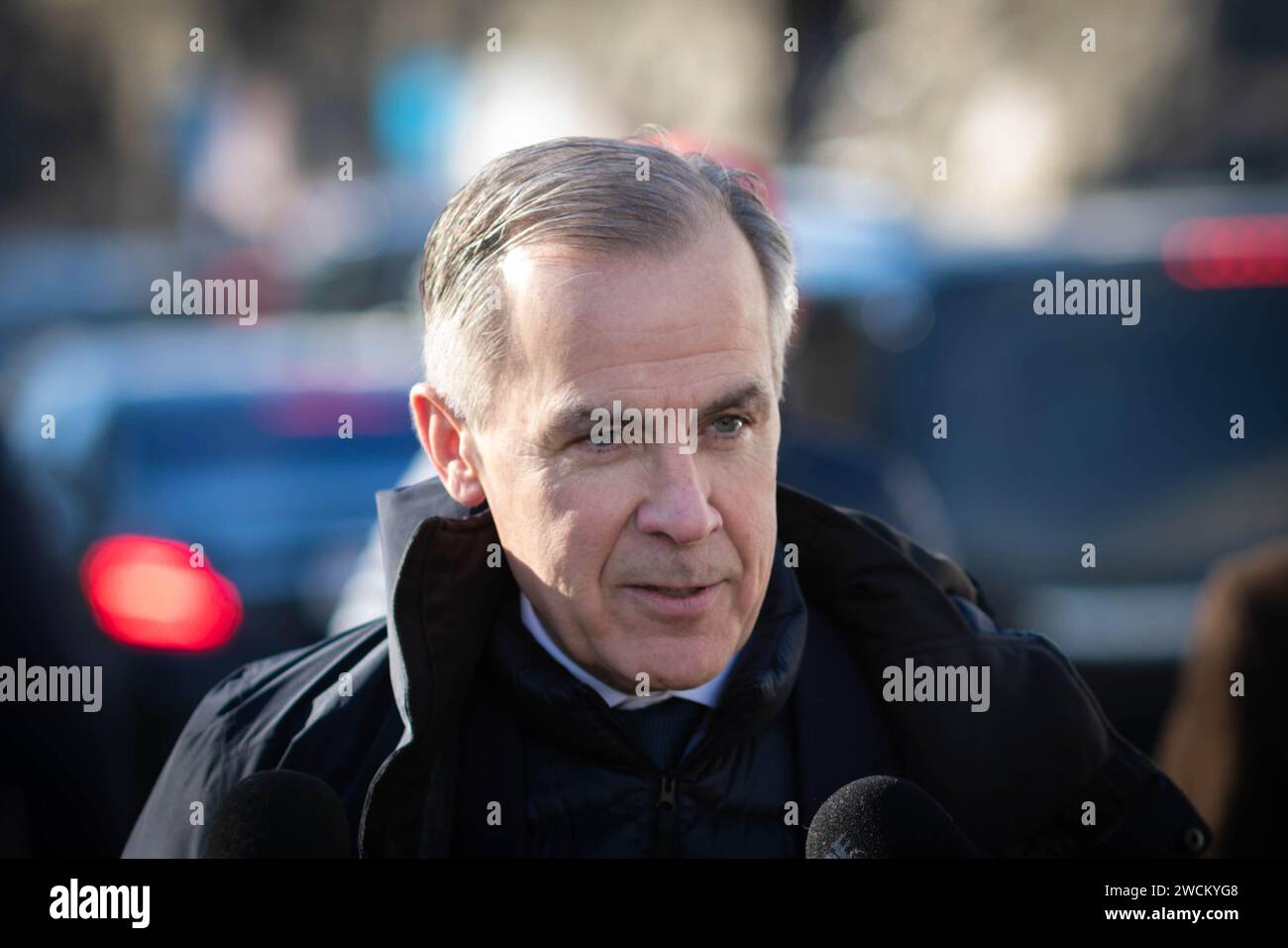 Davos, Schweiz. Januar 2024. Der ehemalige Gouverneur der Bank of England, Mark Carney, geht die 