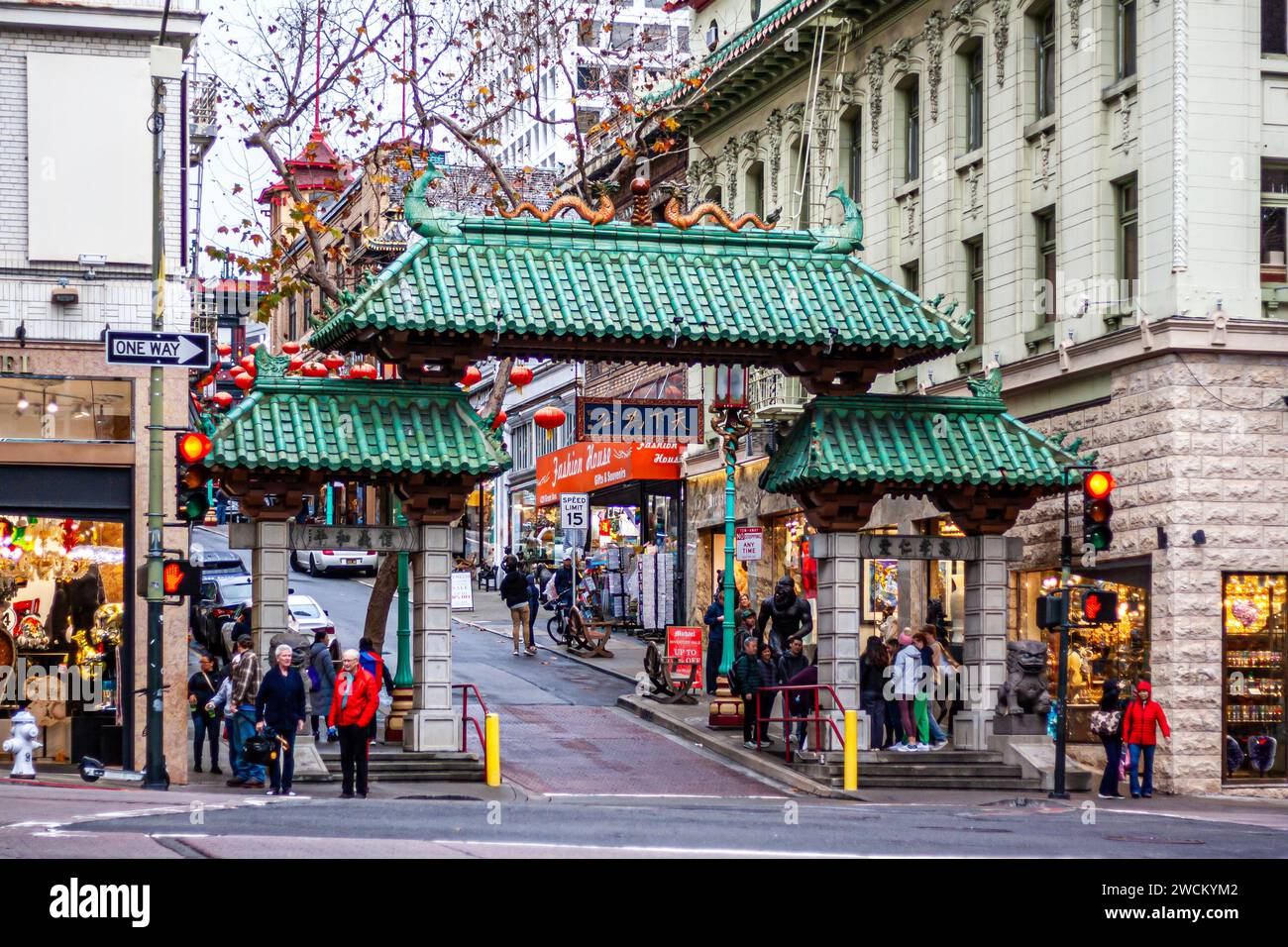 Dragon Gate in Chinatown, San Francisco, Paifang oder Pailou Stockfoto