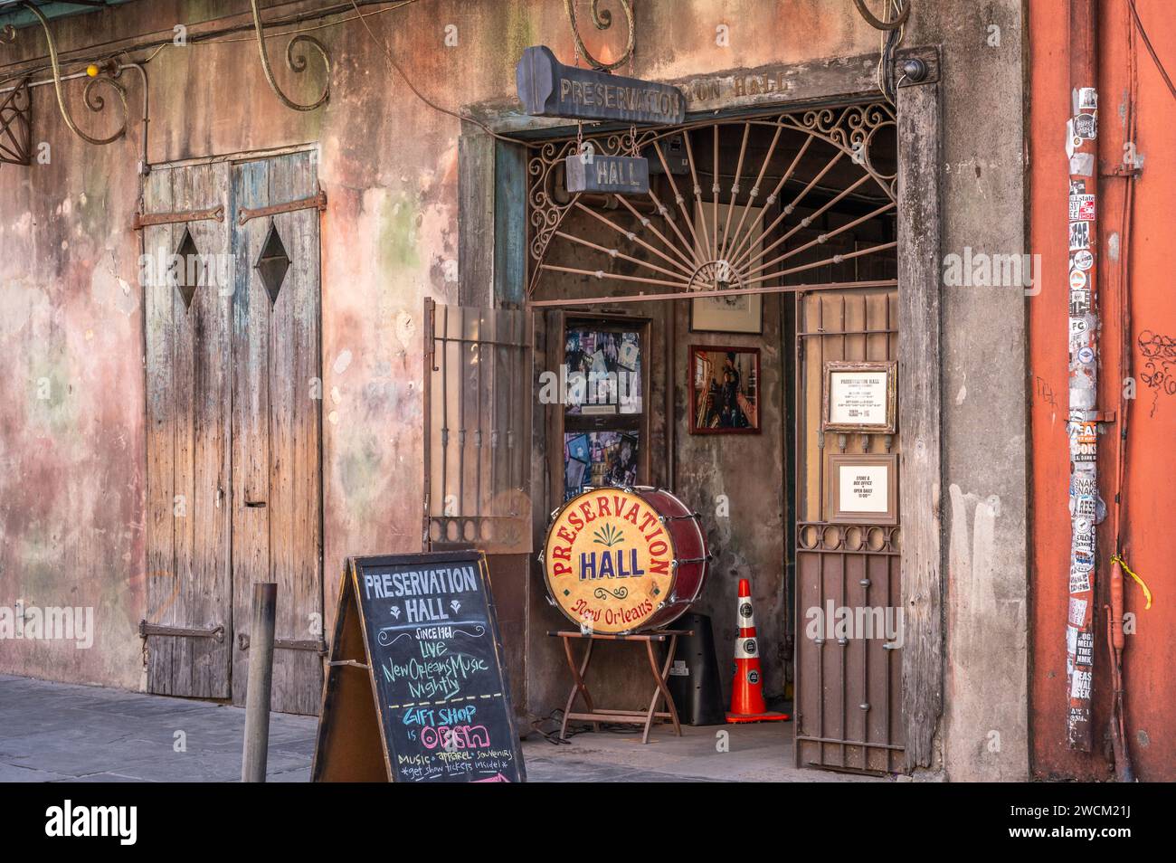 Die Konservierungshalle ist eine historische Musikstätte im French Quarter, in der traditioneller New Orleans Jazz aufbewahrt wird. New Orleans, Louisiana, USA. Stockfoto