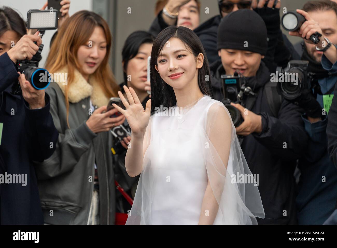 Yu Ji-min aka Karina at Prada - Mailand Fashion Week - Herrenmode Herbst/Winter 2024-2025 Stockfoto