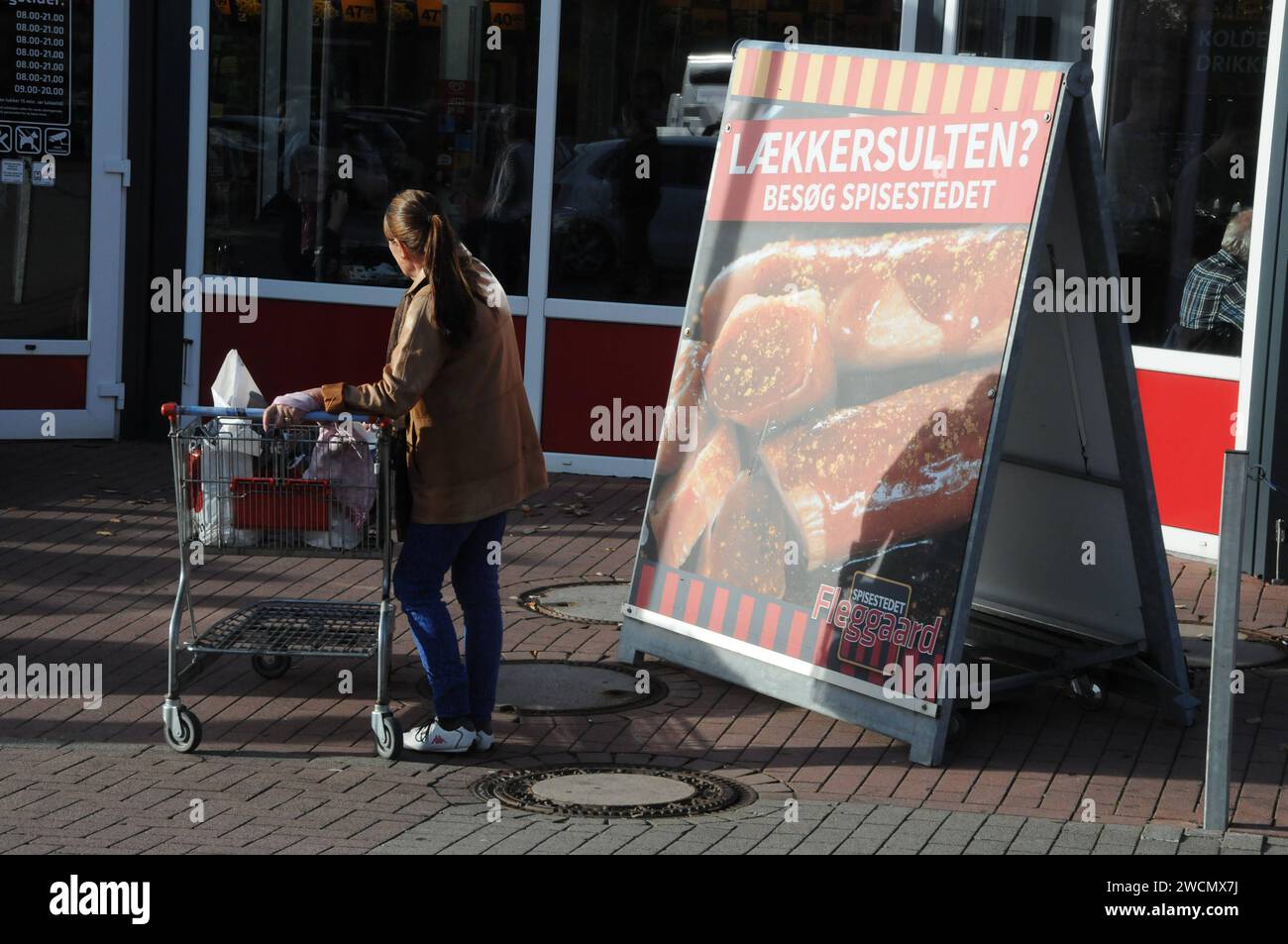 HAarrislee/Schleswig-Holstein/Deutschland. Oktober 2018. Dänische Busreisende im steuerfreien Border Shop Fleggard Harrislee Flensburg Deutschland . . Foto. Francis Joseph Dean / Deanpictures. Stockfoto