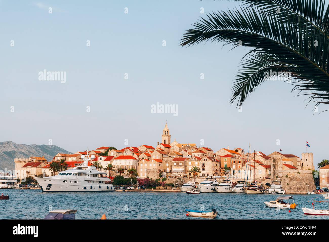 Wunderschöner Blick auf die Altstadt von Korcula, Kroatien. Stockfoto