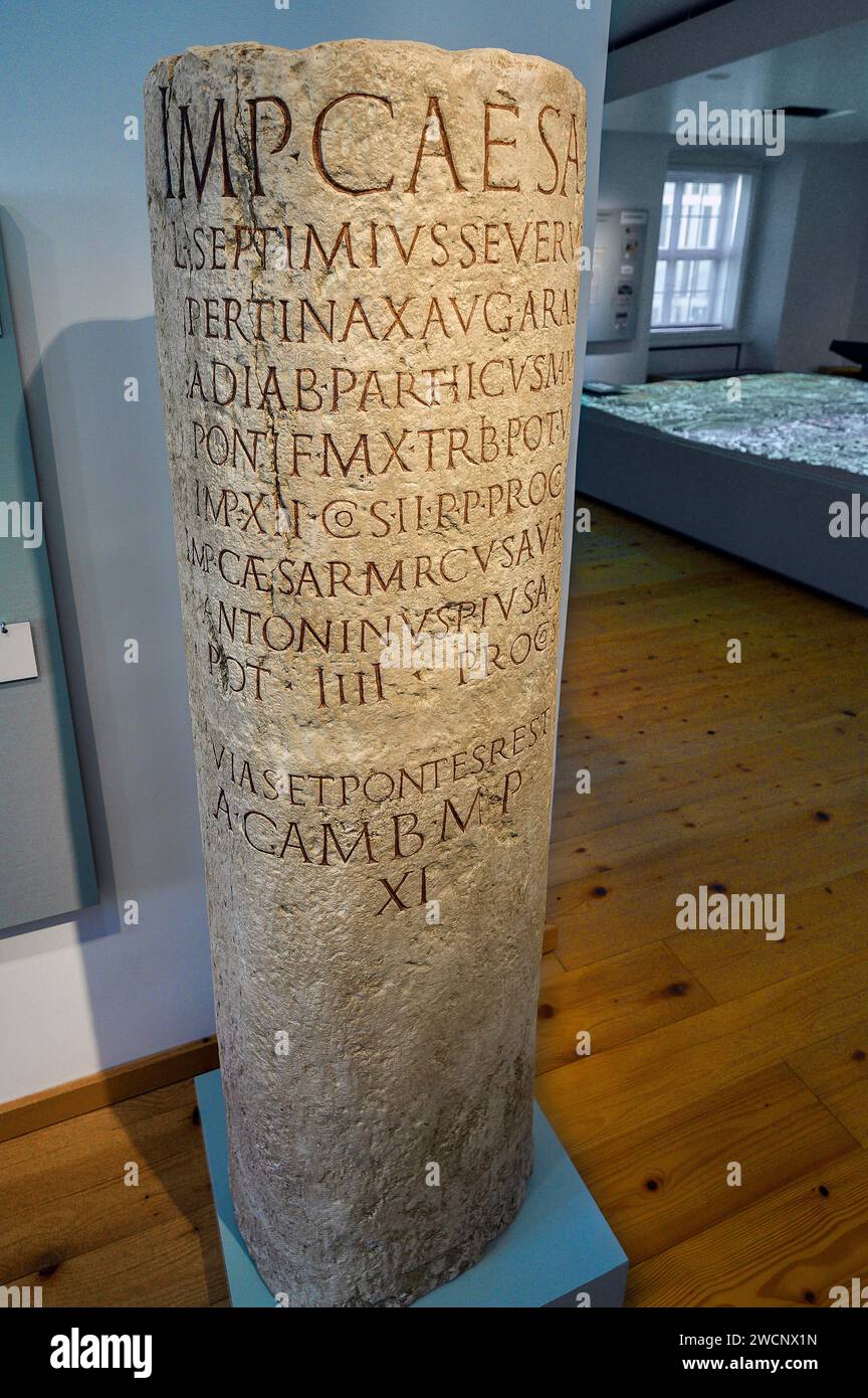 Das Original wurde von einem römischen Meilenstein gegossen und in der Nähe von Isny, Kempten Museum im denkmalgeschützten Zumsteinhaus, Kempten, Allgaeu gefunden. Bayern, Deutschland Stockfoto