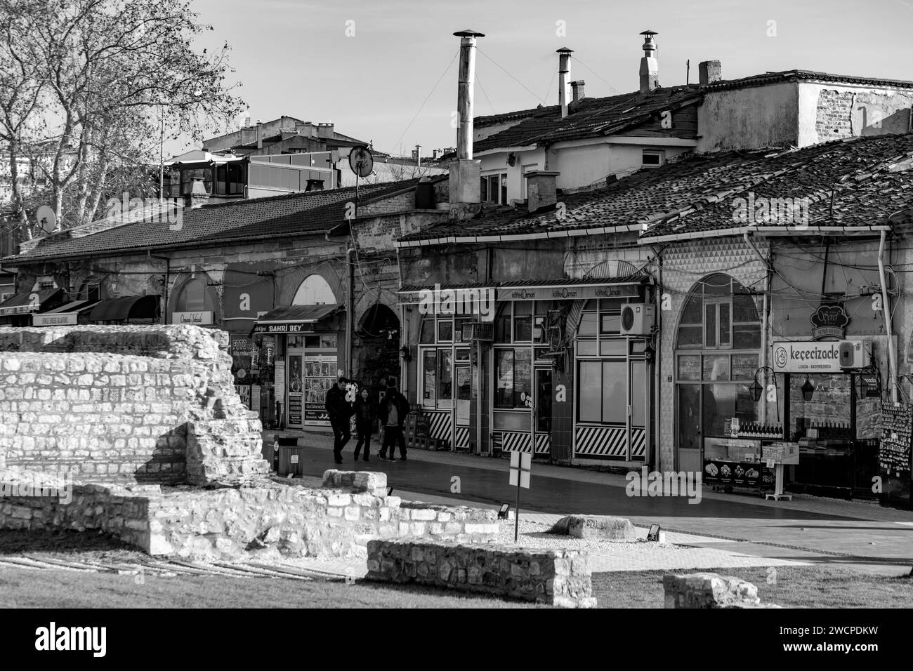 Edirne, Turkiye - 14. Januar 2024: Allgemeine Architektur und Straßenblick vom zentralen Viertel Edirne, einer Stadt im Nordwesten von T Stockfoto
