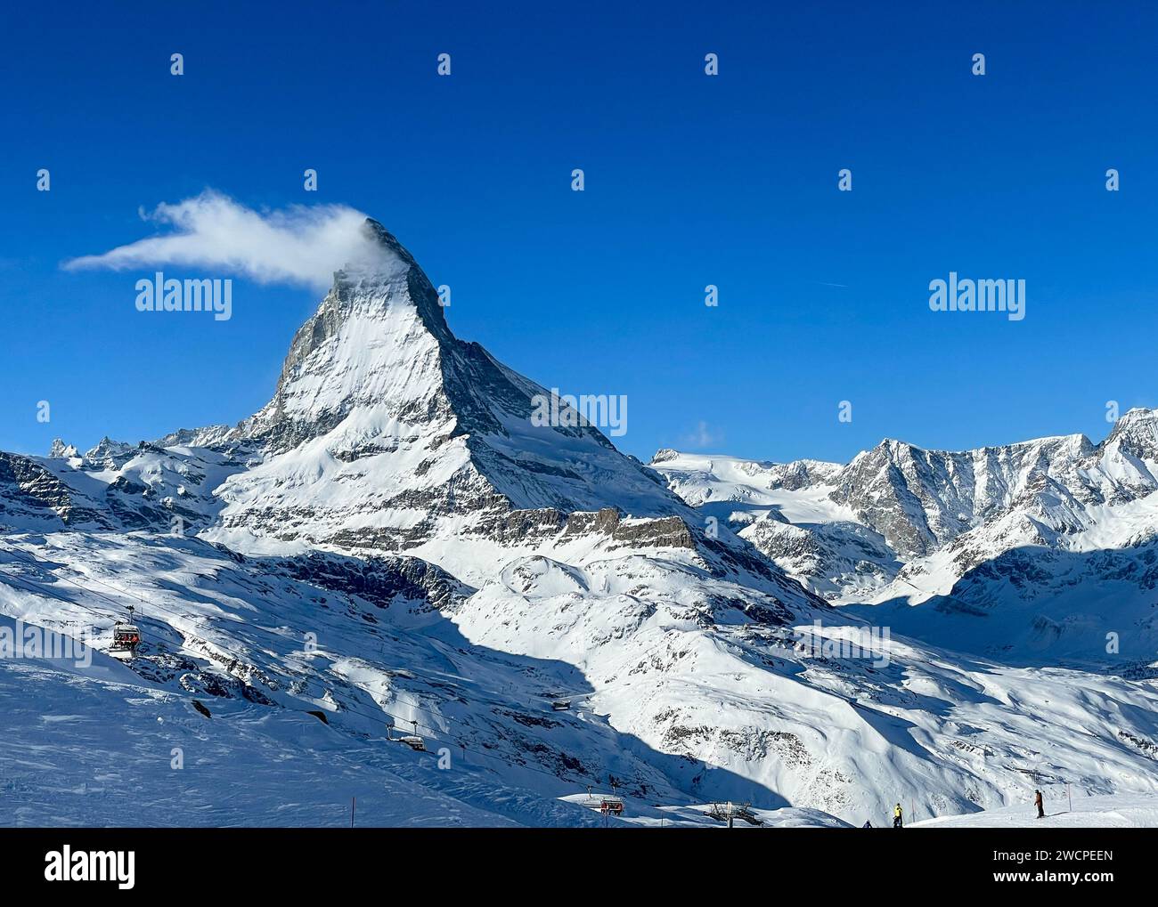 Der berühmte Berg Matterhorn vom Skigebiet Zermatt aus gesehen. Stockfoto