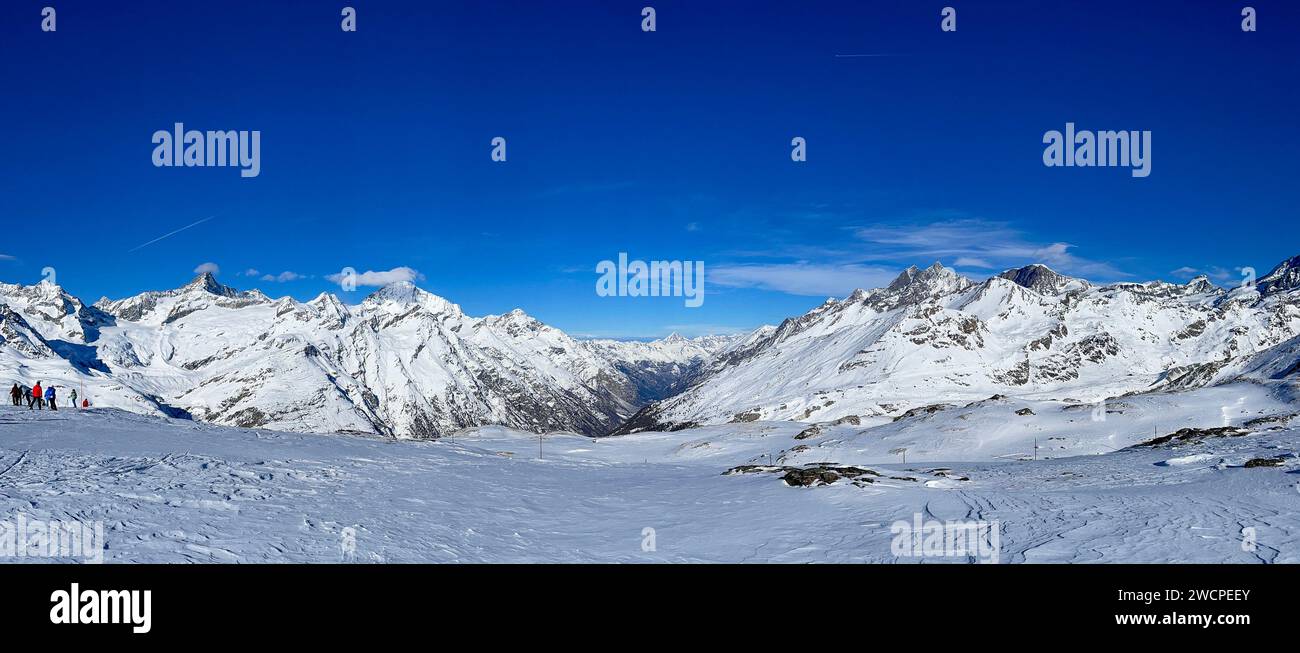 Wintergebirgslandschaft, die Alpen in der Schweiz. Stockfoto