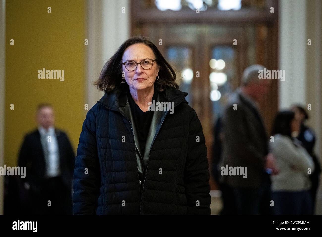 Washington, USA. Januar 2024. Senator Deb Fischer (R-NE) spaziert am Dienstag, den 16. Januar, durch das US-Kapitol in Washington, DC. 2024. (Graeme Sloan/SIPA USA) Credit: SIPA USA/Alamy Live News Stockfoto