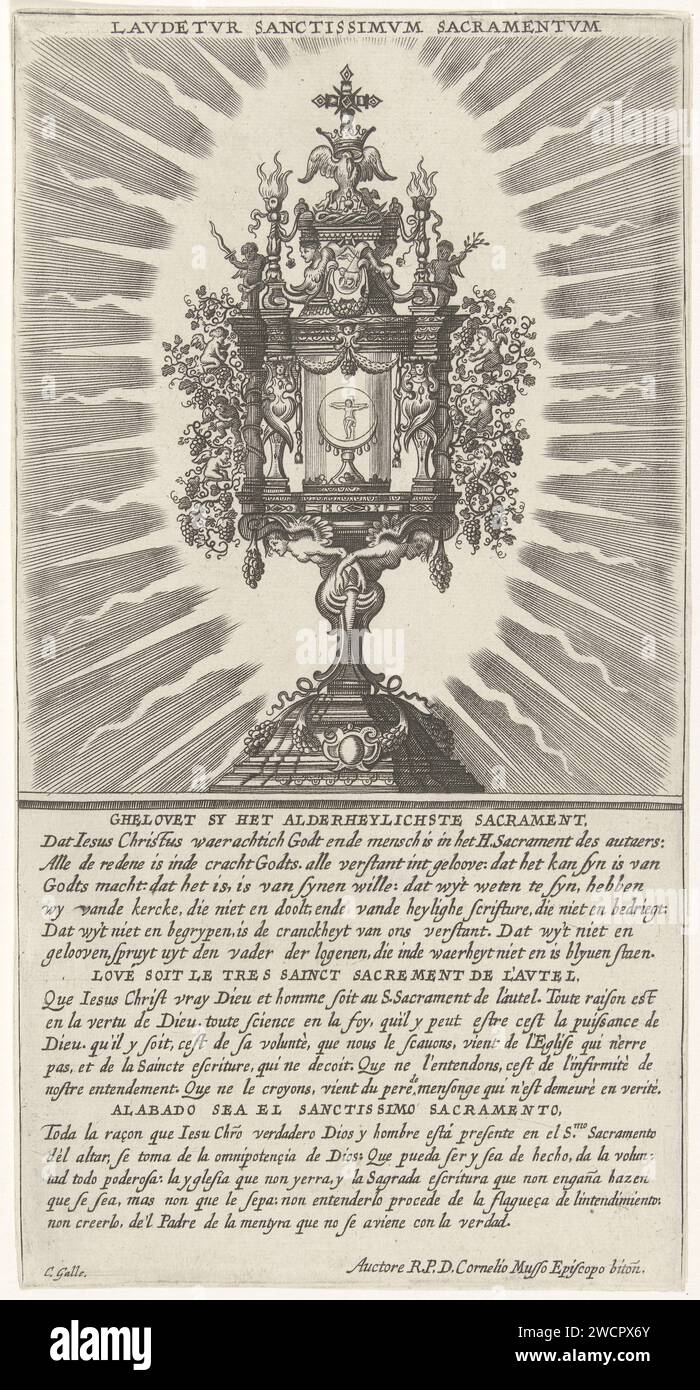 Gezeigt in een Mandorla, Cornelis Galle (1), 1586 - 1650 Druck reich verzierte Monstrans mit einem Wirt mit Christus auf dem Kreuz darauf. Unter den Monstrans ein Gebet auf Niederländisch, Französisch und Spanisch. Druckerei: SüdhollandItalien Papierstich / Ätzung Osthensorium, Monstranz Stockfoto Gezeigt in een Mandorla, Cornelis Galle (1), 1586 - 1650 Druck reich verzierte Monstrans mit einem Wirt mit Christus auf dem Kreuz darauf. Unter den Monstrans ein Gebet auf Niederländisch, Französisch und Spanisch. Druckerei: SüdhollandItalien Papierstich / Ätzung Osthensorium, Monstranz Stockfoto
