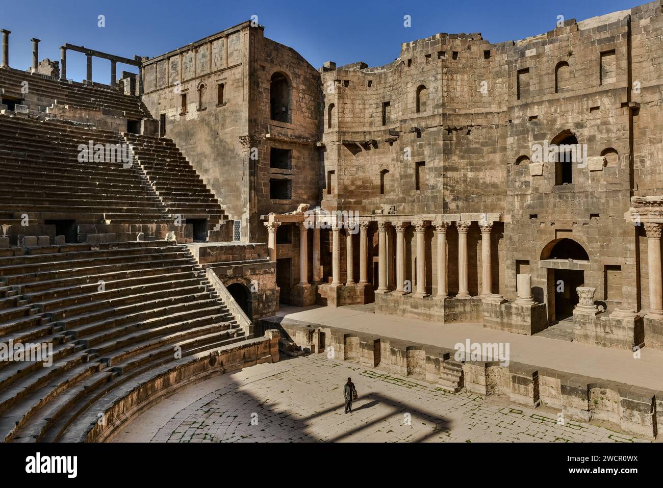 Römisches Theater im 2. Jahrhundert n. Chr. in Bosra auch bekannt als Busra, Busr as Sam, Bezirk dar'a, Syrien, in Gebieten, die von der Freien Syrischen Armee (FSA) kontrolliert werden Stockfoto
