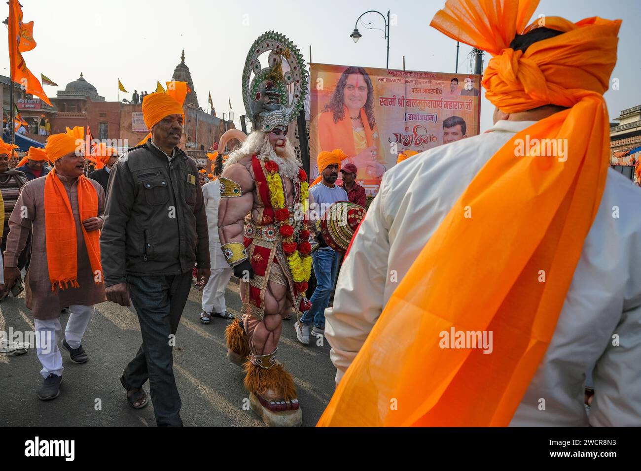 Jaipur, Indien - 31. Dezember 2023: Hanuman-Anhänger in einer Prozession in Jaipur, Indien. Stockfoto