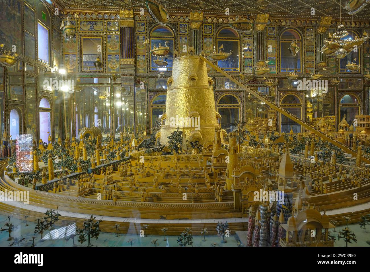 Ajmer, Indien – 2. Januar 2024: Der Nasiyan Jain Tempel, auch bekannt als Soniji Ki Nasiyan, ist ein Jain Tempel, der für seine Architektur bekannt ist. Stockfoto