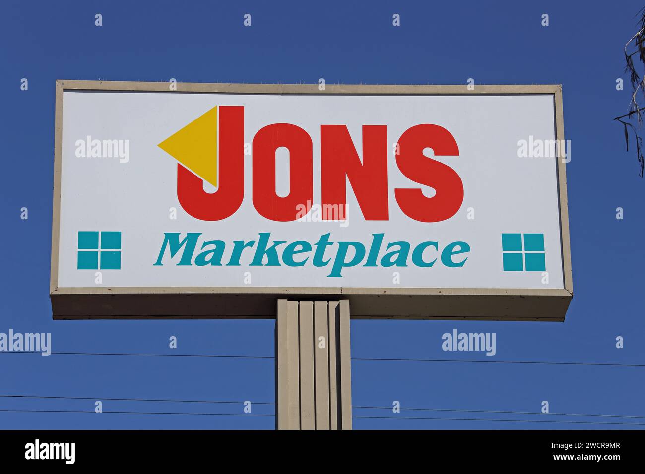 Valley Village, Kalifornien, USA – 24. September 2016: Ein Jons Marketplace-Schild ist vor einem der Standorte des internationalen Lebensmittelgeschäfts zu sehen. Stockfoto