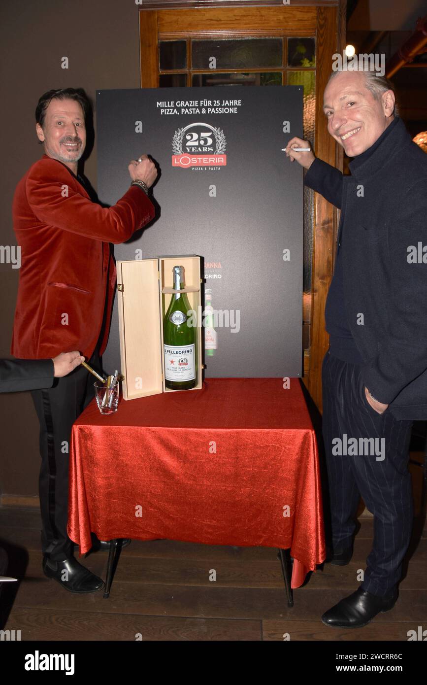 Klaus Rader und Friedemann Findeis L. Osteria Mitbegruender Muenchen 16.01.2024 L,Osteria Pizza e Pasta 25 Jahre Feier Schwanthalerstrsse 111, München *** Klaus Rader und Friedemann Findeis L Osteria Mitgründer Munich 16 01 2024 L,Osteria Pizza e Pasta 25 Jahre Feier Schwanthalerstrsse 111, München Stockfoto