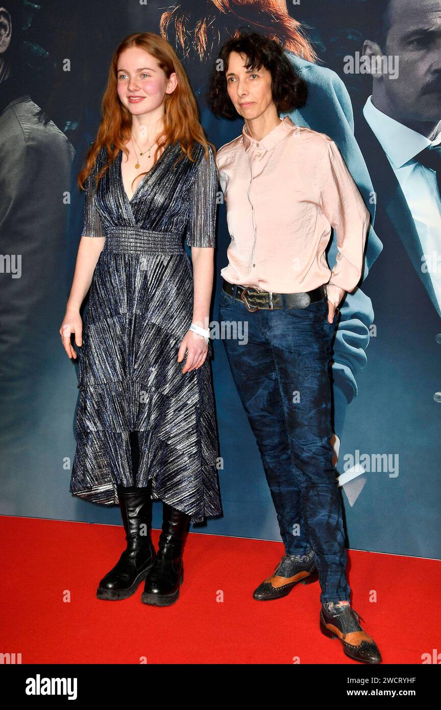 Alix Heyblom und Uta Janietz bei der Premiere der ARD Mystery-Crime-Serie Oderbruch im CineStar Cubix am Alexanderplatz. Berlin, 16.01.2024 *** Alix Heyblom und Uta Janietz bei der Premiere der ARD-Mystery-Krimi-Serie Oderbruch im CineStar Cubix am Alexanderplatz Berlin, 16 01 2024 Foto:Xn.xKubelkax/xFuturexImagex oderbruch_4201 Stockfoto