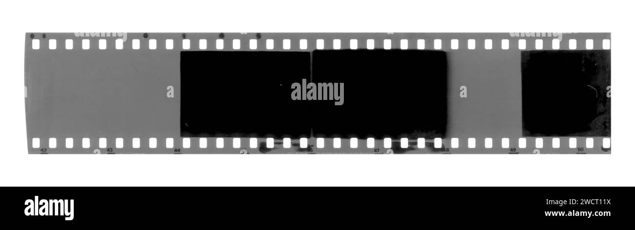 Streifen alter freiliegender Zelluloidfilme, isoliert auf Hintergrund Stockfoto