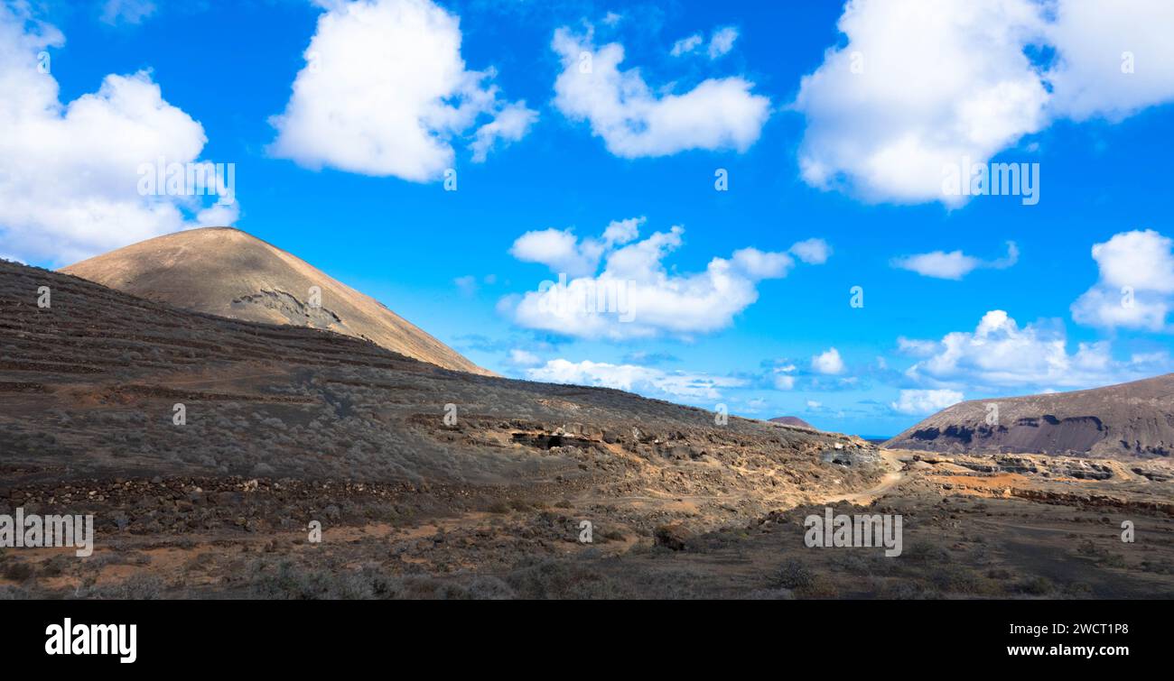 Spektakuläre Aussicht auf die Feuerberge im Timanfaya National Park, diese einzigartige Gegend besteht vollständig aus vulkanischen Böden. Lanzarote, Spanien Stockfoto