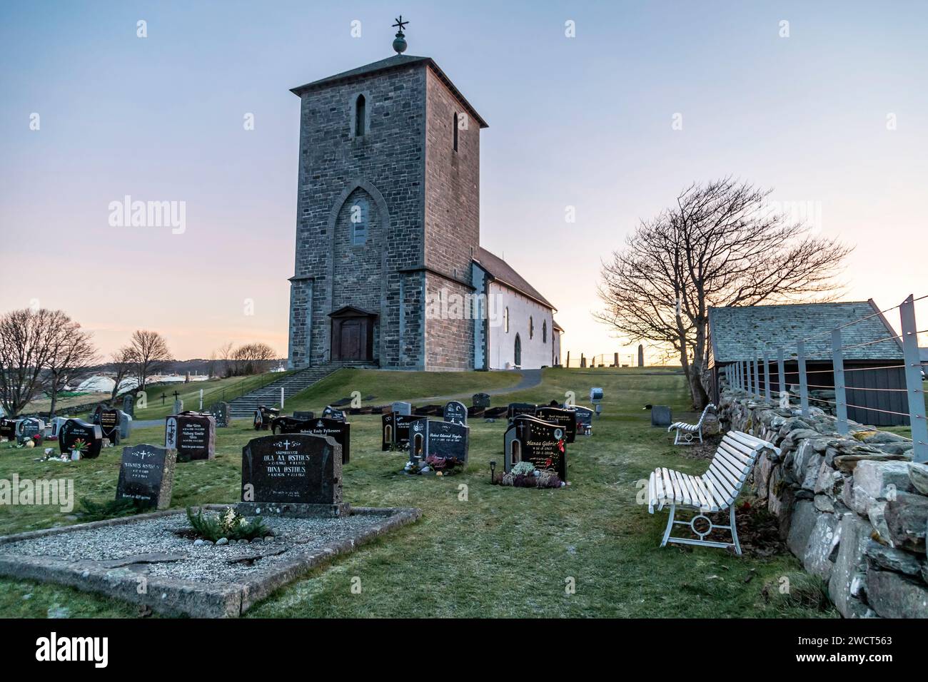 Die Kirche St. Olaf (Sankt Olavs) Kong Augvalds veg 101, 4262 Avaldsnes, Norwegen Stockfoto