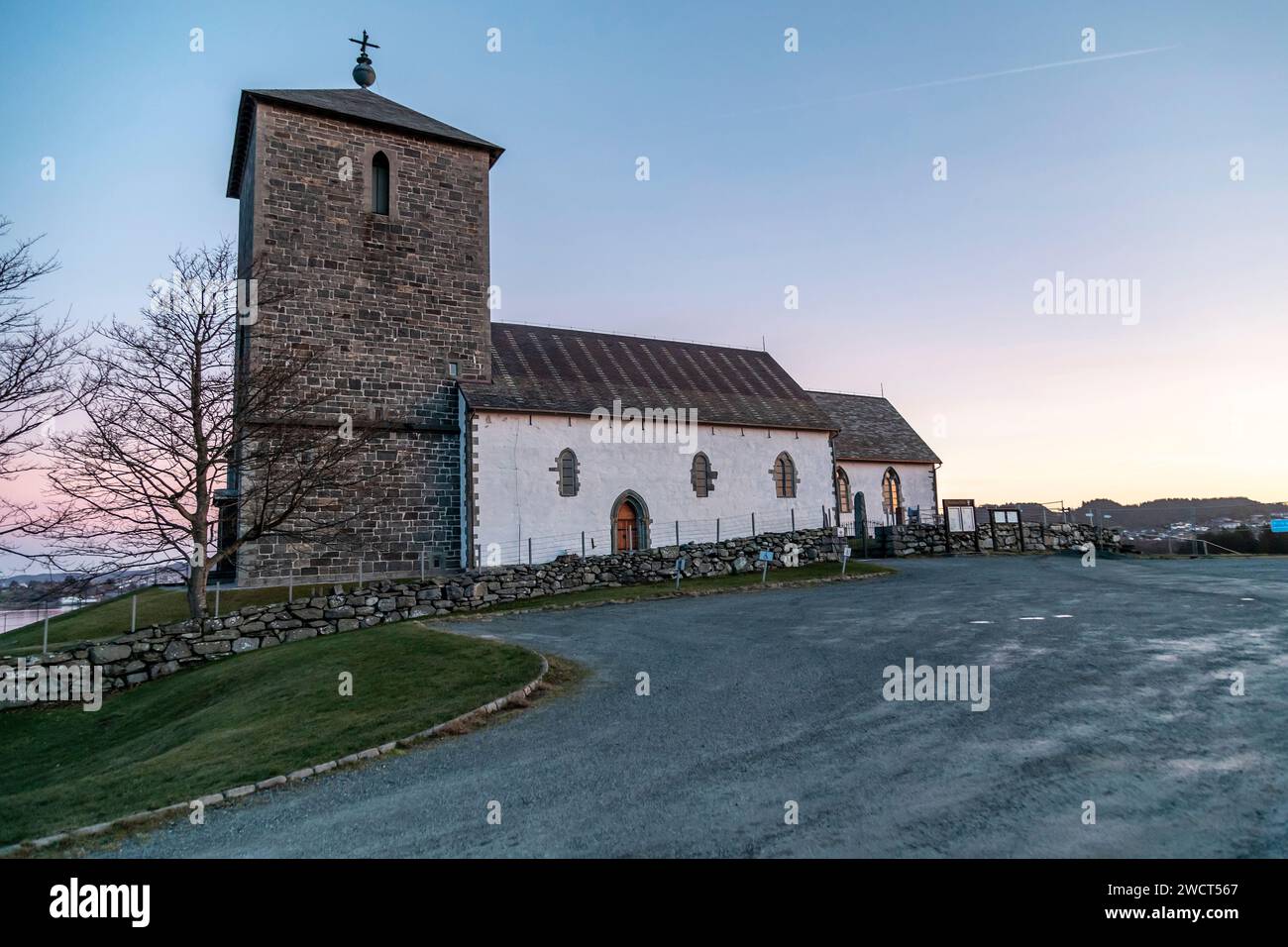 Die Kirche St. Olaf (Sankt Olavs) Kong Augvalds veg 101, 4262 Avaldsnes, Norwegen Stockfoto