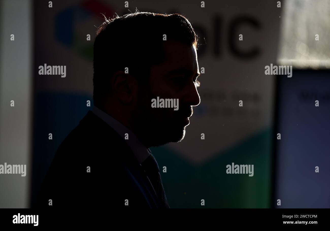 Erster Minister Humza Yousaf während eines Besuchs im Hamilton International Technology Park in Blantyre, Glasgow, im Rahmen eines Besuchs im BE Environment - Smarter Transformation (BE-ST), um das neue National Retrofit Centre für Schottland zu eröffnen und neue Mittel für Innovationszentren anzukündigen. Bilddatum: Mittwoch, 17. Januar 2024. Stockfoto