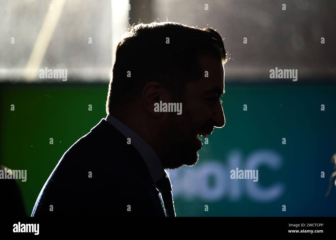 Erster Minister Humza Yousaf während eines Besuchs im Hamilton International Technology Park in Blantyre, Glasgow, im Rahmen eines Besuchs im BE Environment - Smarter Transformation (BE-ST), um das neue National Retrofit Centre für Schottland zu eröffnen und neue Mittel für Innovationszentren anzukündigen. Bilddatum: Mittwoch, 17. Januar 2024. Stockfoto