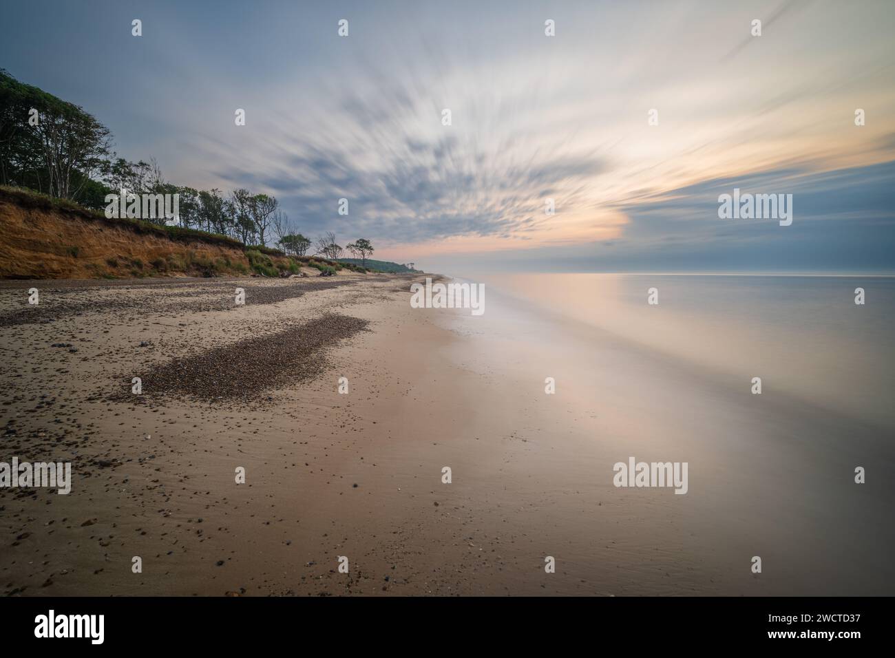Sonnenaufgang am Strand von Covehithe, Suffolk Covehithe, Juli 2023 Stockfoto