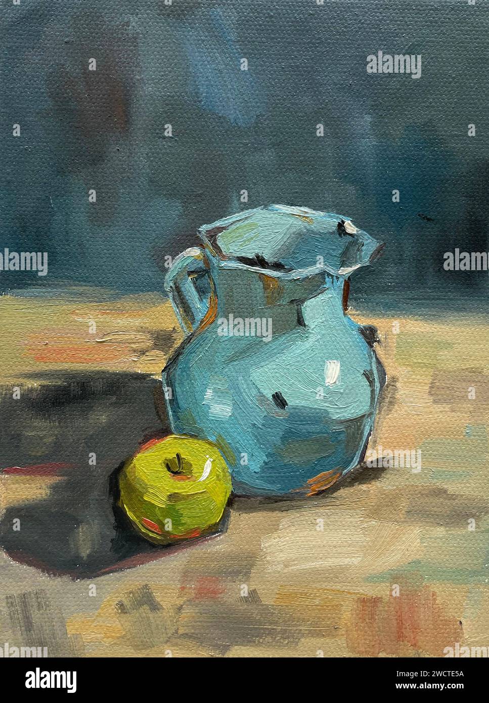 Ein abstraktes Kunstwerk mit Stilleben-Ölgemälde mit Kanne und grünem Apfel, ideal für Wohnkultur Stockfoto