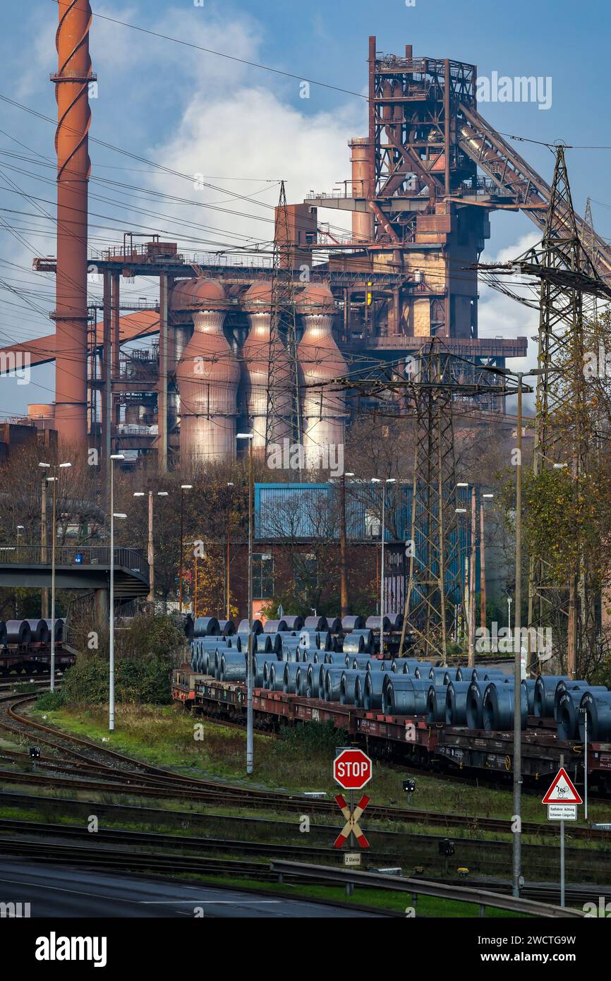 Duisburg, Ruhrgebiet, Nordrhein-Westfalen, Deutschland - ThyssenKrupp Steel Europe, hier Hochofen Schwelgern 2 in Duisburg-Marxloh, vorne Stahl Stockfoto