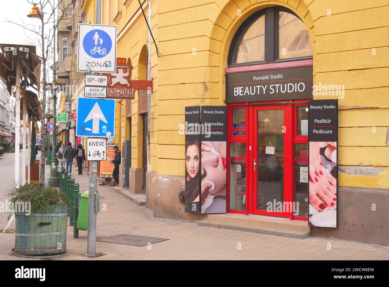 Schönheitsstudio, Schönheitssalon, Ráday utca, Ráday Straße, Ferencvaros, Budapest, Ungarn Stockfoto