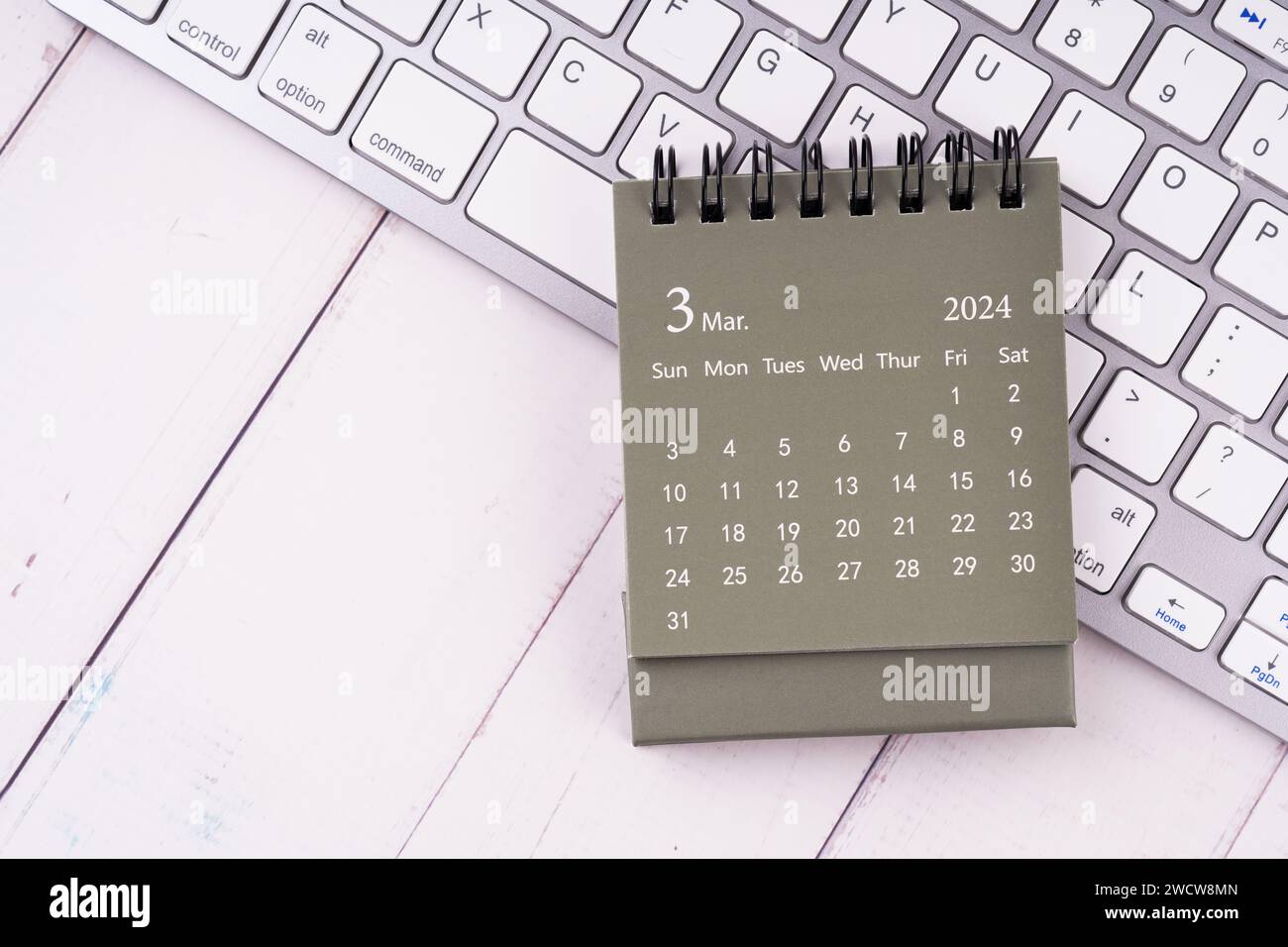 Tischkalender März 2024 auf der Computertastatur Stockfoto