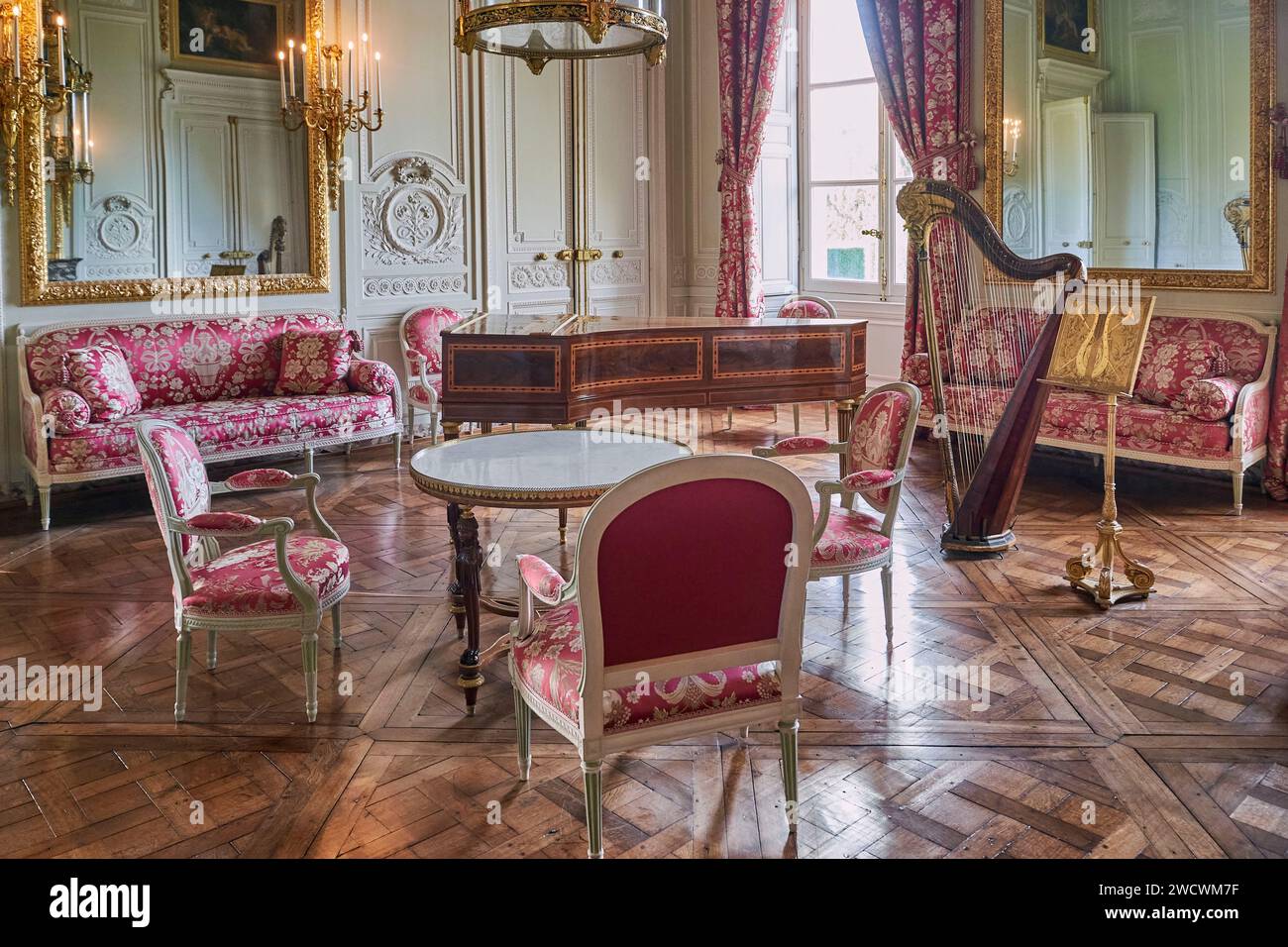 Frankreich, Yvelines, Versailles, Schloss von Versailles, das von der UNESCO zum Weltkulturerbe erklärt wurde, der Gesellschaftsraum des Petit Trianon Palace Stockfoto