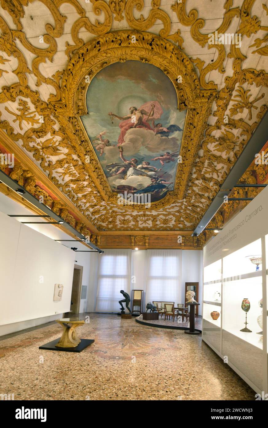 Europa; Italie; Vénétie; Venise; Patrimoine Mondial de l'UNESCO; Dekoration intérieure; Plafond; Ca' Pesaro; musée; Galerie International d'Art Moderne; tourisme Stockfoto