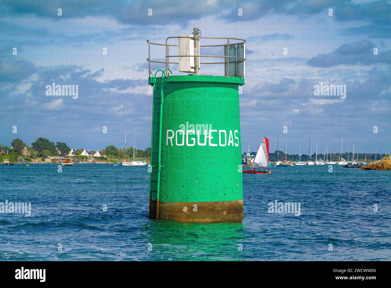 Frankreich, Morbihan, Golf von Morbihan, das grüne Leuchtfeuer von Roguedas, das den Eingang zum Fluss Vannes markiert, Ausgabe der Golfwoche 2023 Stockfoto