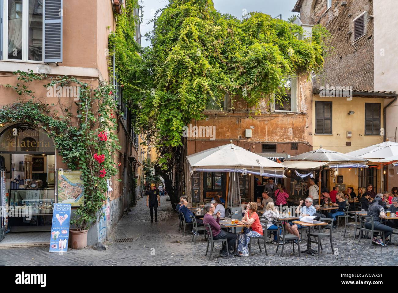 Italien, Latium, Rom, das Viertel Trastevere, Restaurant auf der Piazza della Scala Stockfoto