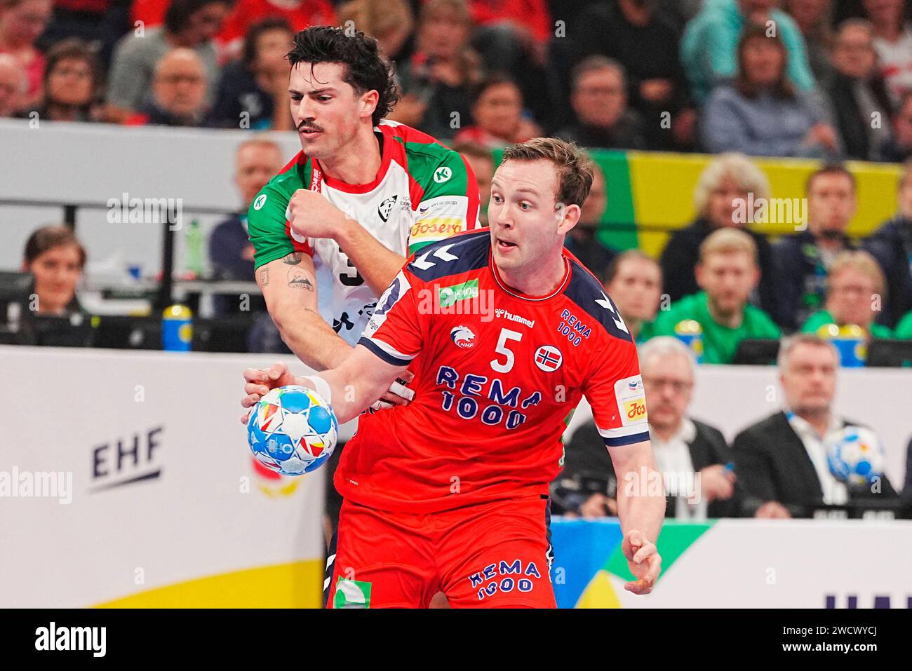 Sander Sargosen, Norwegen (5) im Spiel gegen Portugal in der Hauptrunde bei den Europameisterschaften in der Barclays Arena, Hamburg 17. Januar 2024. EM kamp mellem Norge - Portugal i Barclays Arena i Hamburg, onsdag den 17. januar 2024 Stockfoto