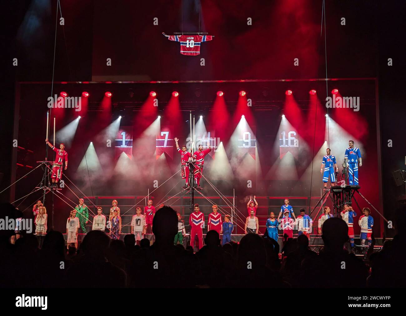 Kanada, Provinz Québec, Trois-Rivières, Cirque du Soleil zeigt zum Thema Eishockey in Hommage an den berühmten Spieler Guy Lafleur Stockfoto