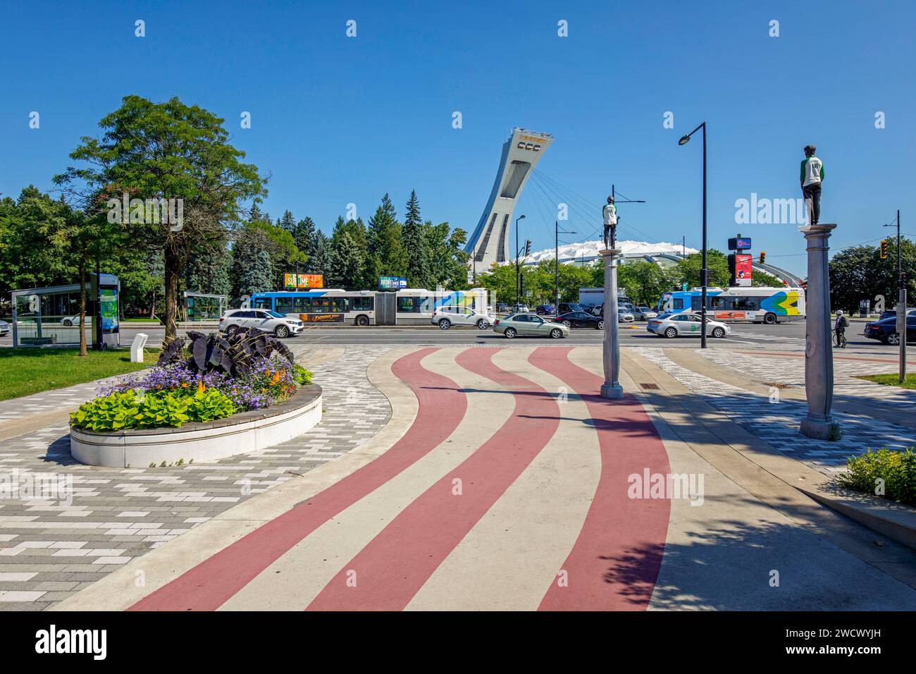 Kanada, Provinz Quebec, Montreal, Rosemont, Parc Guido-Nincheri, künstlerische Installationsarbeit von Jean-Robert Drouillard, im Hintergrund das Olympiastadion Stockfoto