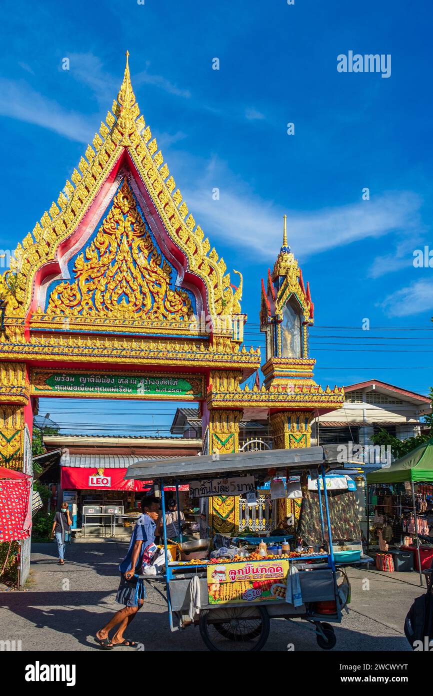 Thailand, Bangkok, Bezirk Lat Krabang, eines der Tore zum Wat Lat Krabang Buddhistischen Tempel Stockfoto