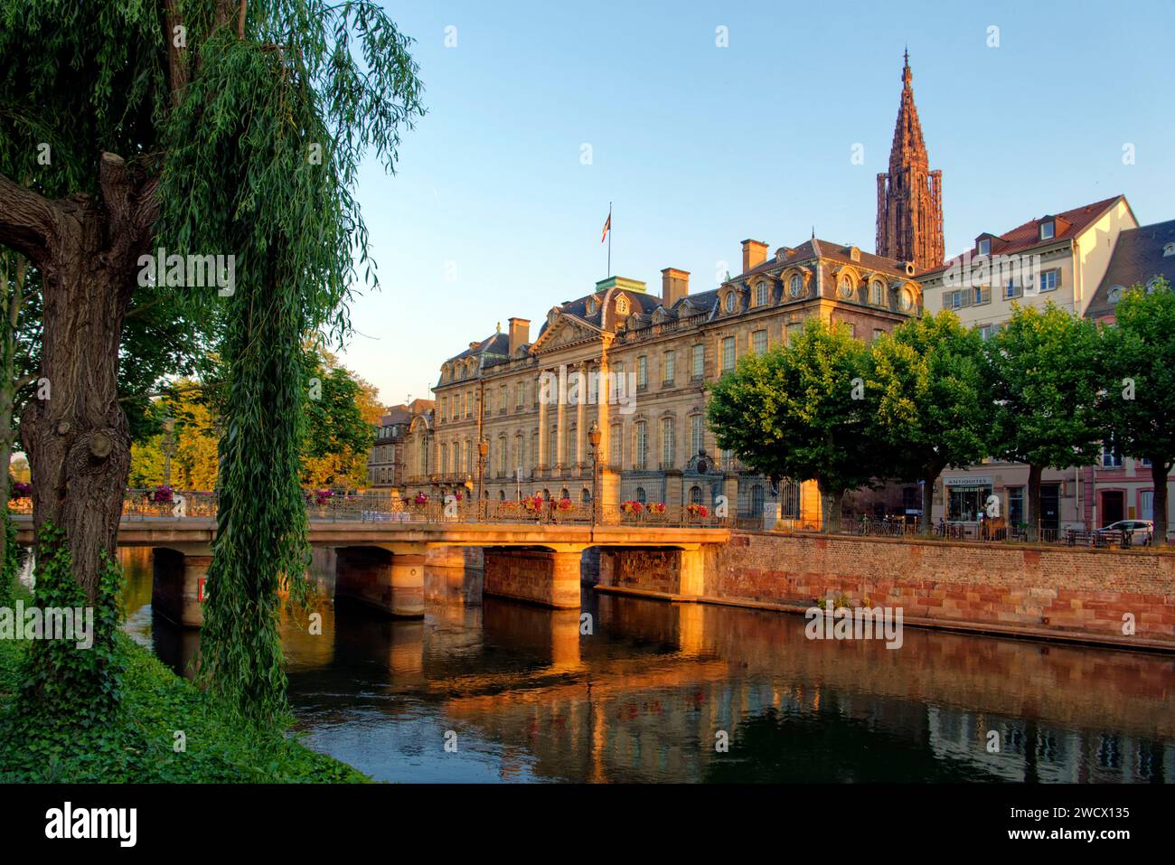 Frankreich, Bas Rhin, Straßburg, Altstadt Weltkulturerbe der UNESCO, das Palais des Rohan, beherbergt das Museum der dekorativen Künste, bildende Kunst und Archäologie und Kathedrale Notre-Dame Stockfoto