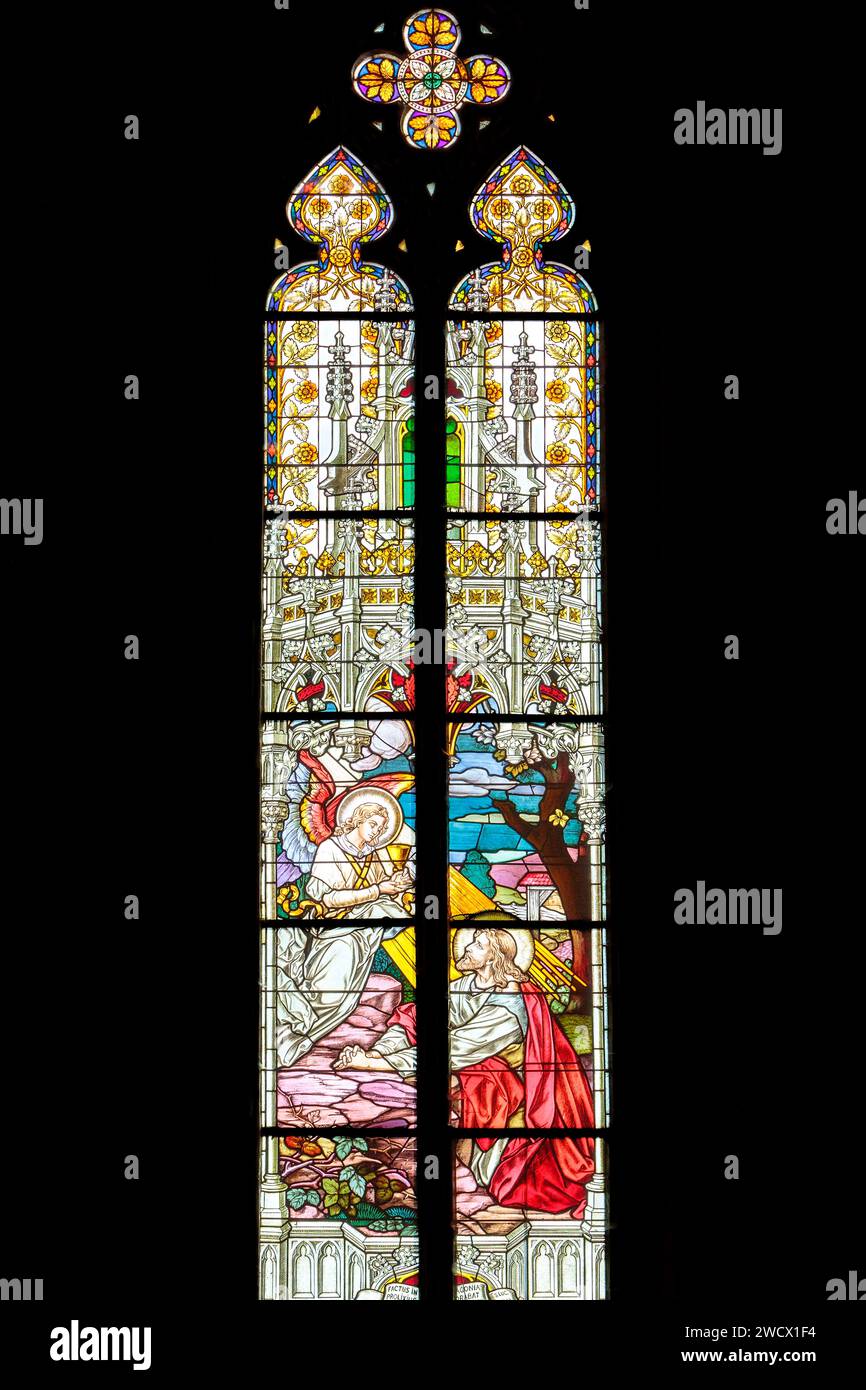 Frankreich, Mosel, Delme, St. Germain Kirche im Jahre 1859 im neogotischen Stil erbaut, Buntglasfenster im Jahre 1923 von Meistern Glasmacher Ott Freres (Brüder) Werkstatt von Straßburg, die Jesus Christus im Ölgarten repräsentiert, einem Engel, der ihm den Kelch überreicht Stockfoto