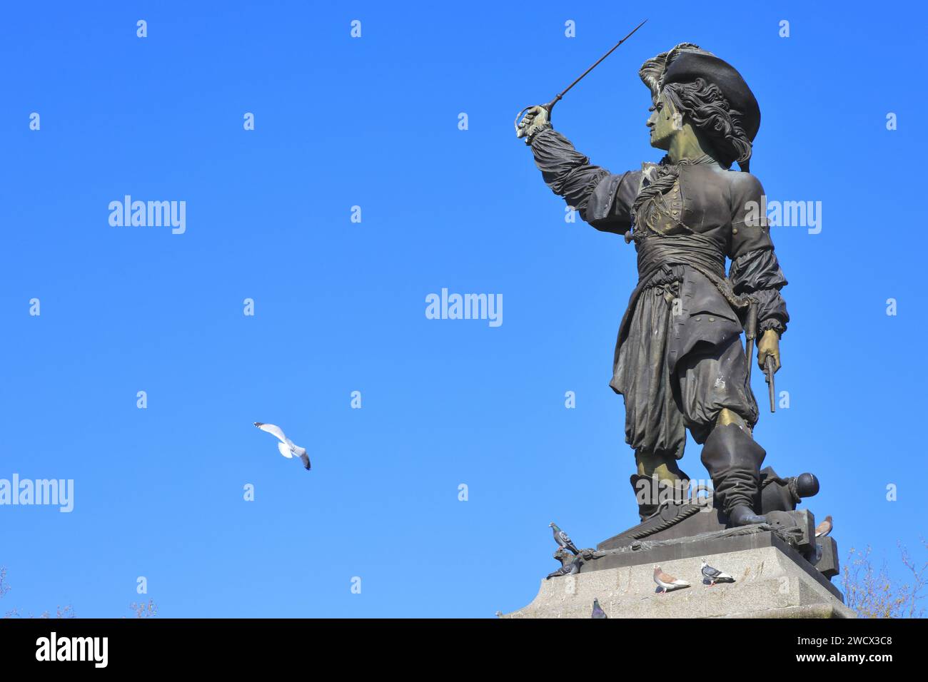 Frankreich, Nord, Dünkirchen, Place Jean Bart, Statue des Freibeuters Jean Bart (gebürtig in der Stadt) Stockfoto