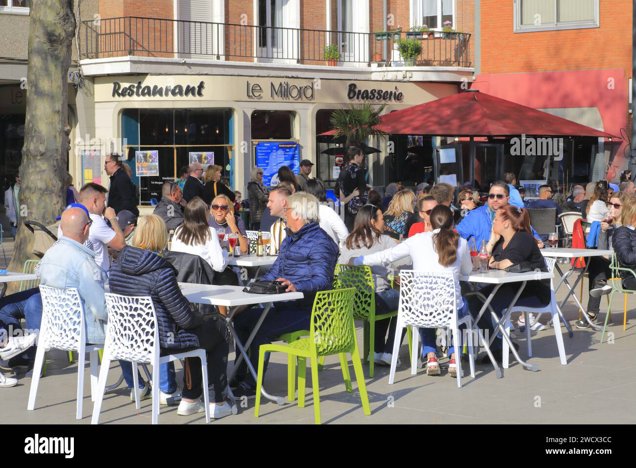 Frankreich, Nord, Dunkirk, Place Jean Bart, Terrasse des Milord Brasserie Restaurants Stockfoto
