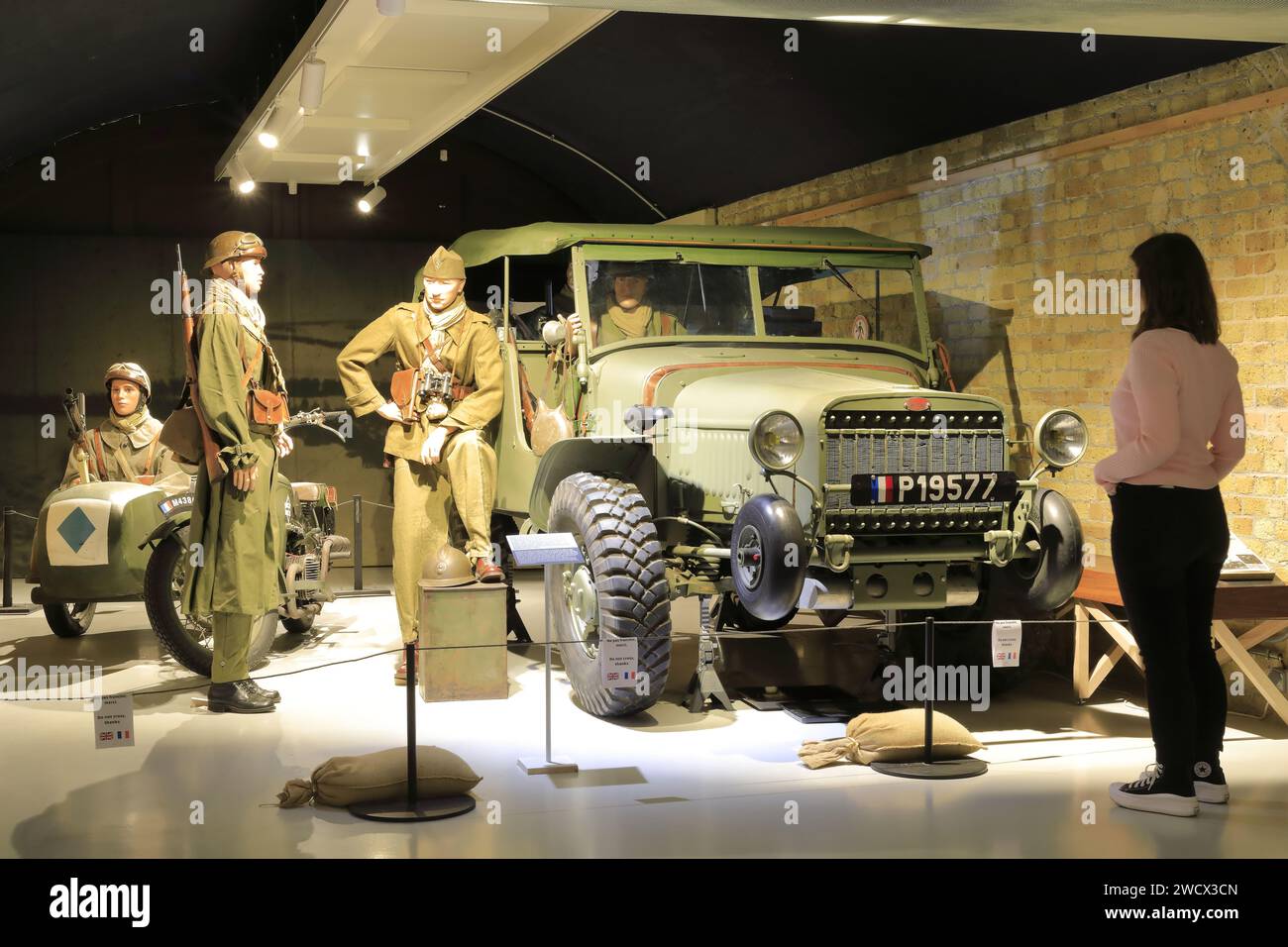 Frankreich, Nord, Dünkirchen, Dunkerque Museum 1940 / Operation Dynamo in einer der Kasematten der Bastion 32, Jeep und Beiwagen Stockfoto