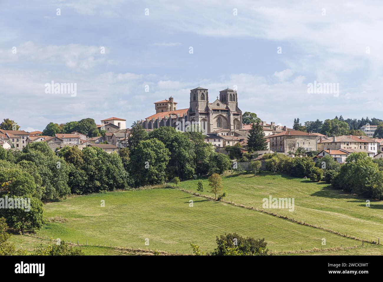 Frankreich, Haute Loire, La Chaise Dieu, das Dorf und die Abteikirche St. Robert Stockfoto
