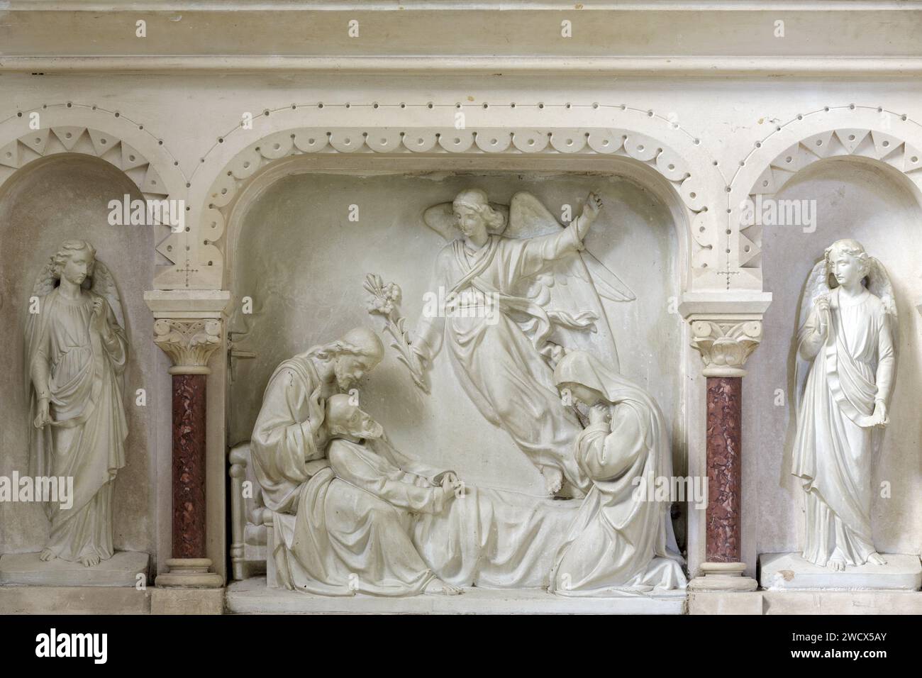 Frankreich, Meurthe et Moselle, Abaucourt sur Seille, Kirche der Geburt der Jungfrau Maria, die zwischen 1920 und 1925 nach ihrer Zerstörung während des Ersten Weltkriegs wiederaufgebaut wurde, Detail der Todesstätte Josephs auf dem Altar, der dem Heiligen Joseph gewidmet ist Stockfoto Frankreich, Meurthe et Moselle, Abaucourt sur Seille, Kirche der Geburt der Jungfrau Maria, die zwischen 1920 und 1925 nach ihrer Zerstörung während des Ersten Weltkriegs wiederaufgebaut wurde, Detail der Todesstätte Josephs auf dem Altar, der dem Heiligen Joseph gewidmet ist Stockfoto